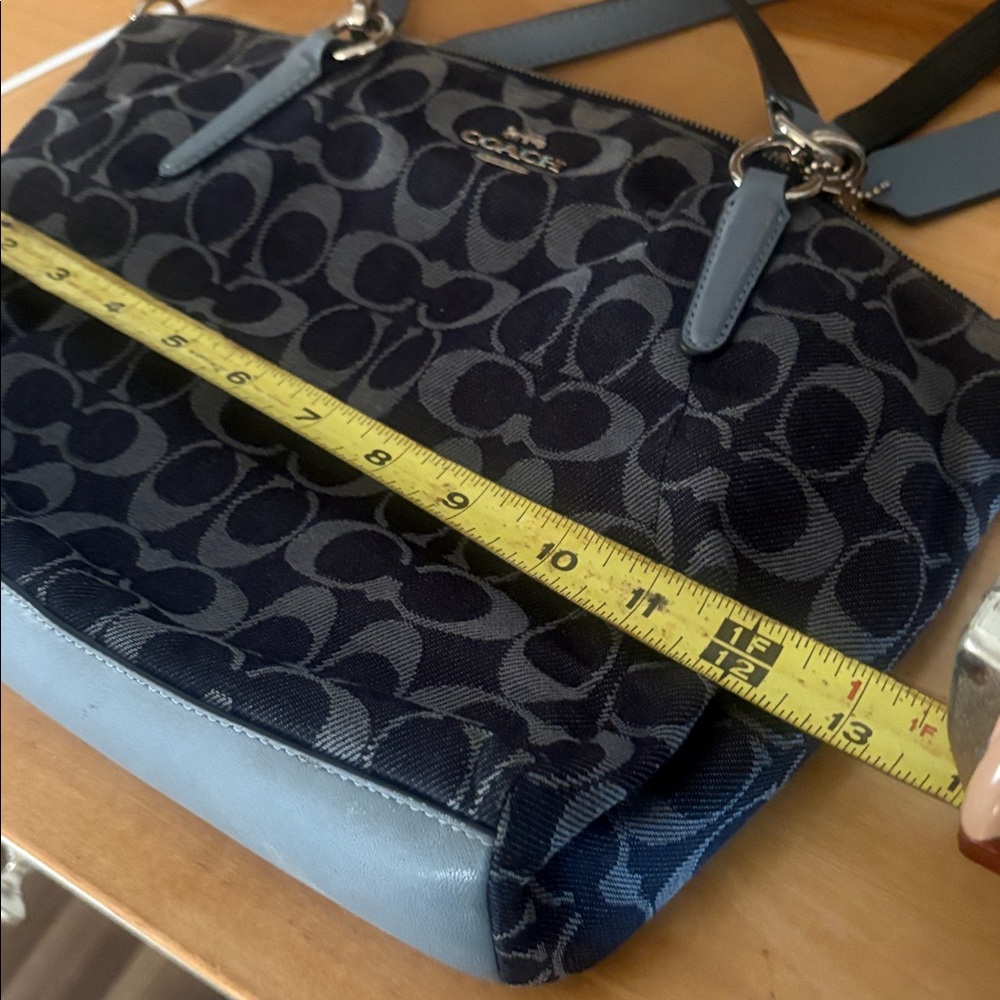 Coach Navy and Black Signature Shoulder Bag - Picture 7 of 8
